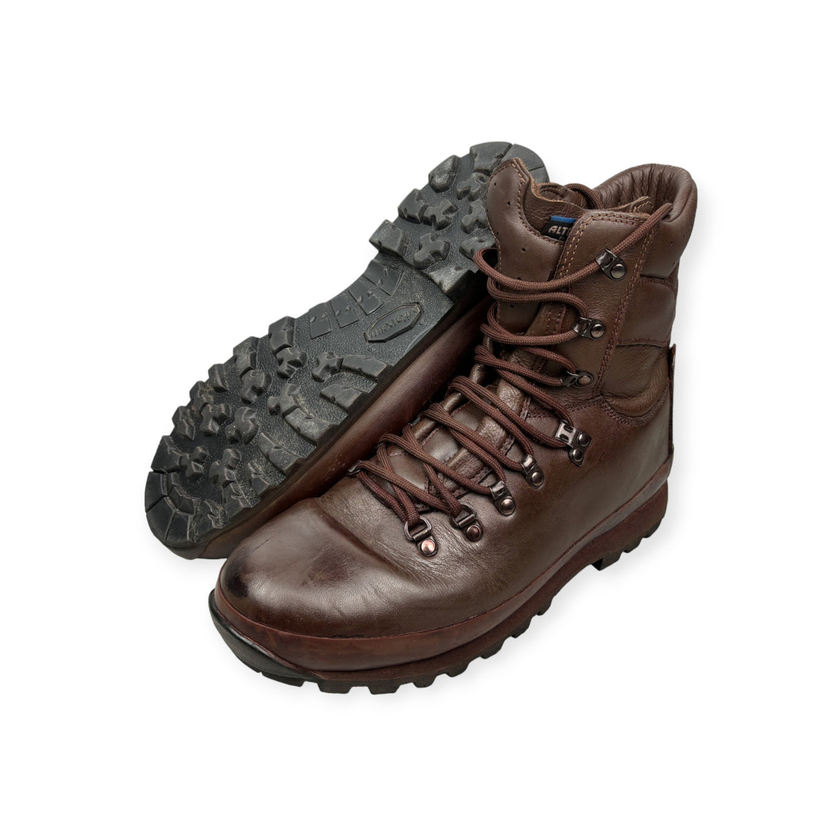 Altberg brown leather combat boots with Vibram sole – durable military hiking boots for outdoor use