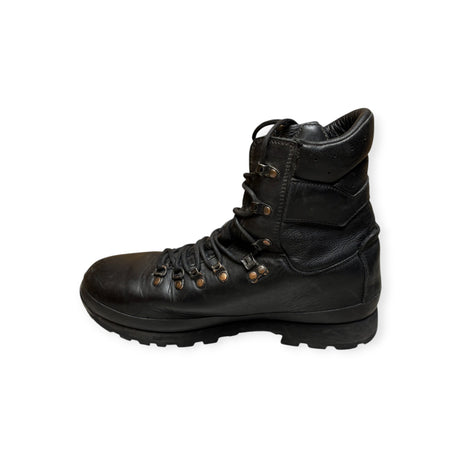 British Army Altberg Defender black leather combat boot – inner side profile
