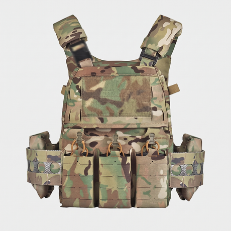 V5 tactical plate carrier in Multicam with triple 5.56 magazine pouch – front view