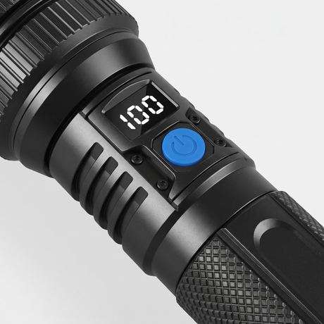 Battalion USB-C Rechargeable Zoom LED Torch in Black – detail